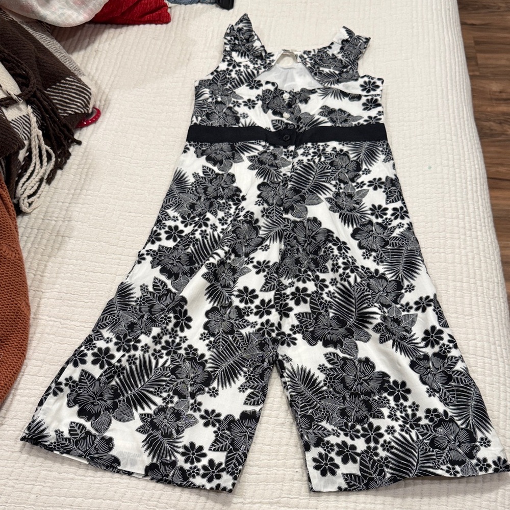 Janie and Jack Monochrome Floral Outfit - Picture 3 of 5